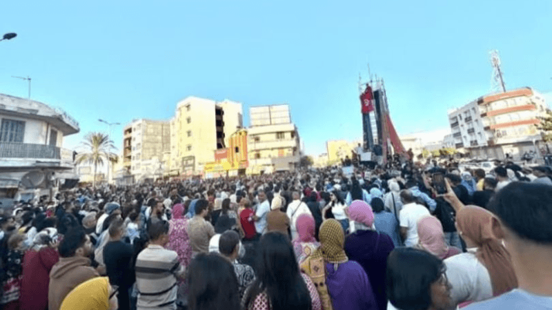 قابس: وقفة احتجاجية سلمية للمطالبة بتفكيك الوحدات الصناعية الملوثة