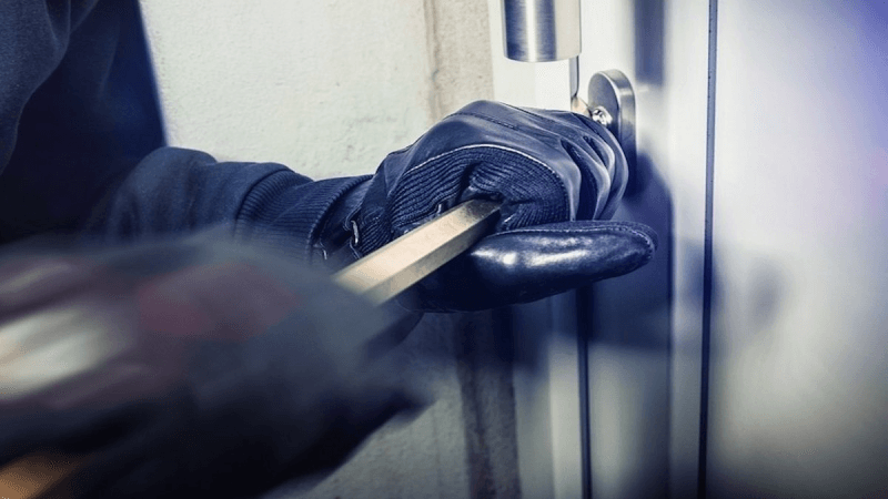 متورط في سرقة منازل ومحلات: القبض على مصنف خطير محل 27 منشور تفتيش