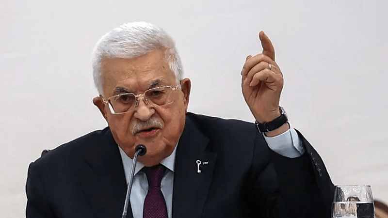 عباس يصدر إعلانا بتولي نائبه مهام رئيس فلسطين حال الشغور