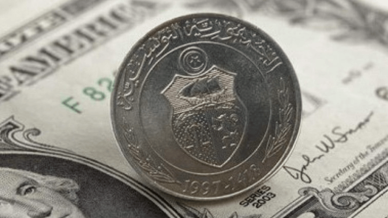 تحسن صرف الدينار أمام الدولار بـ2.8%