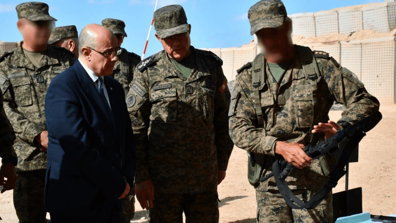 وزير الدفاع يزور عددا من الوحدات العسكرية بمدنين وتطاوين