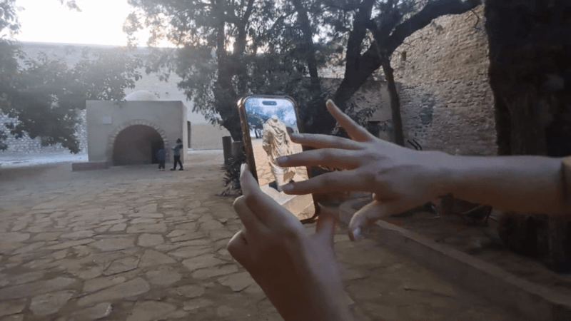 شابة متطوعة تخوض تجربة الحفظ الرقمي للمواقع الأثرية التونسية