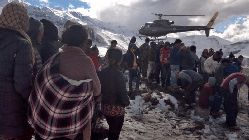 عواصف عنيفة وانهيار ثلجي في جبال الهيمالايا يودي بحياة تسعة أشخاص