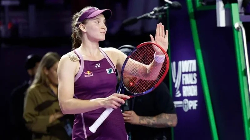 ريباكينا تفاجئ سابالينكا وتفوز بالبطولة الختامية لأول مرة