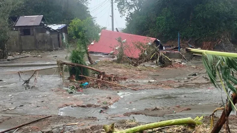 إجلاء واسع النطاق في الفيليبين وقتيلان جراء الإعصار فونغ وونغ