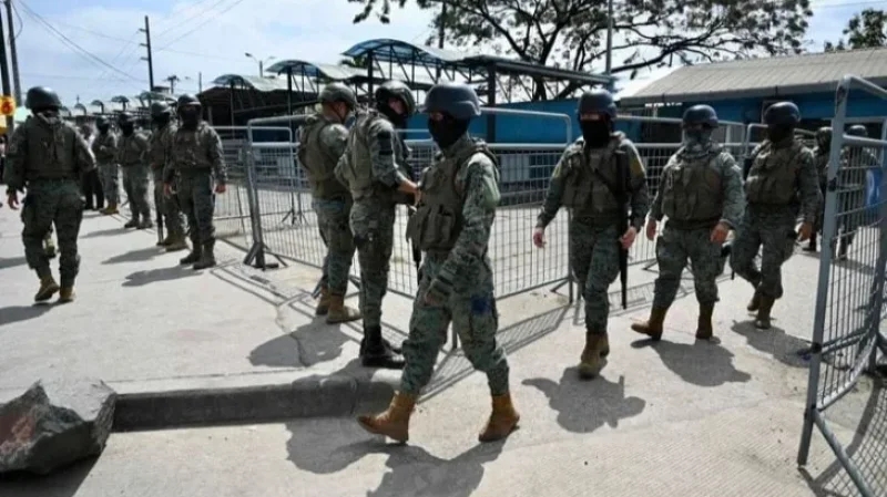 الإكوادور تنقل 300 'من أخطر السجناء' إلى سجن شديد الحراسة