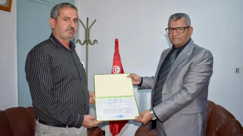 تطاوين: مندوبية الفلاحة تكرم عون ابتكر أداة لقيس ارتفاع الطوابي