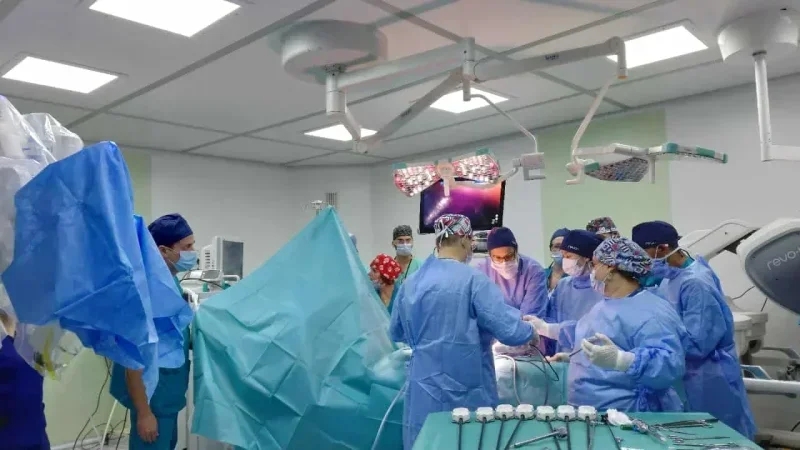 Première opération chirurgicale robotisée réussie en Tunisie