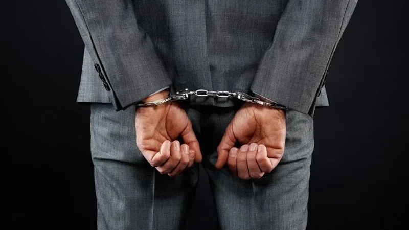 الاحتفاظ بمدير عام ونقابي بشركة بترولية