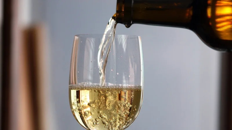 تايلندا تفرض قيودا على السياح عند استهلاك الكحول