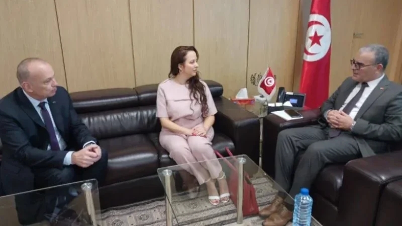 وزير الإقتصاد يلتقي رئيسة المجمع التونسي لصناعة مكونات الطائرات
