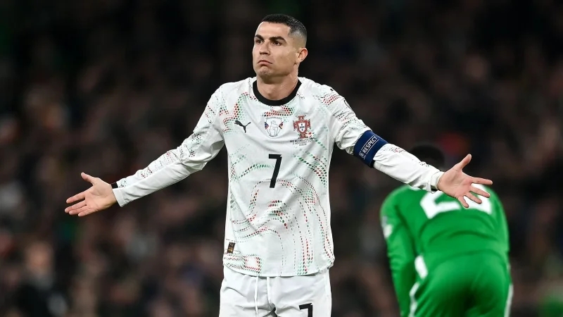 تصفيات المونديال: بطاقة حمراء لرونالدو والبرتغال تسقط أمام أيرلندا