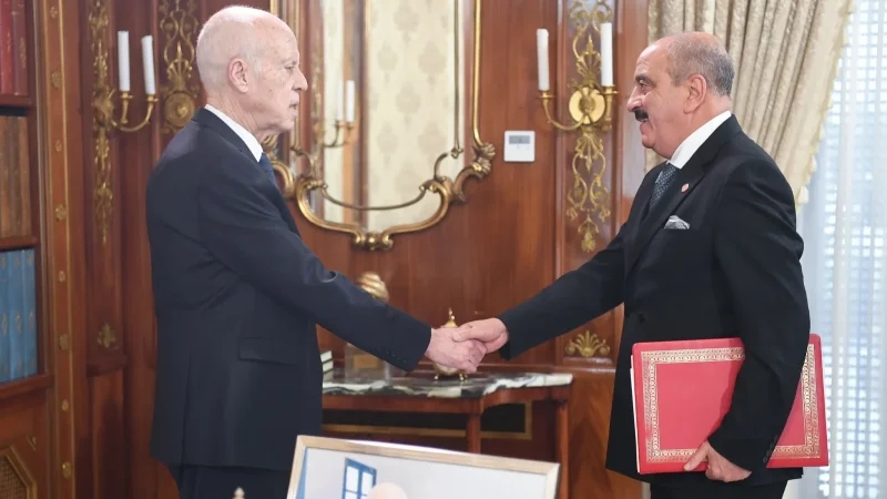 رئيس الجمهورية يطالب بمراجعة اتفاقيات أثرت على الاقتصاد الوطني