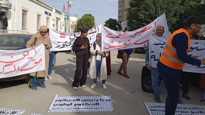 حاملو شهادة الدكتوراه يحتجّون أمام البرلمان