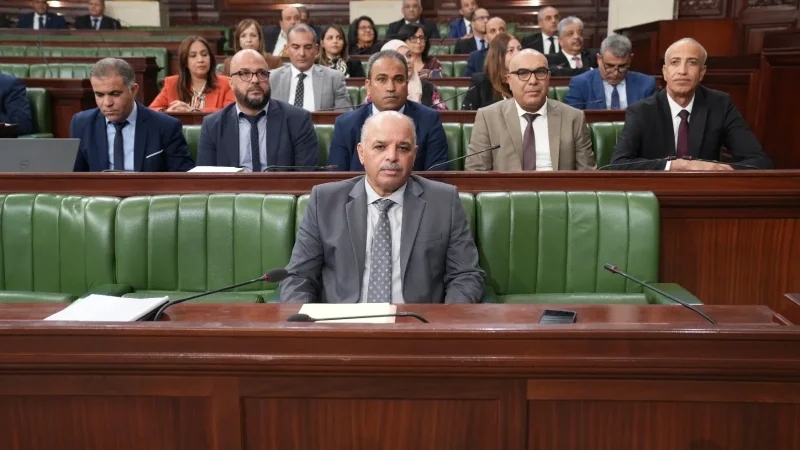 وزير النقل: إعادة هيكلة الشركات العمومية أولوية ولا رفض لأي مطلب إسناد