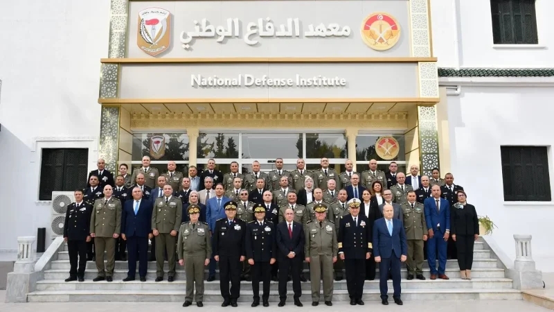 وزير الدفاع يفتتح الدورة الثالثة والأربعين لمعهد الدفاع الوطني