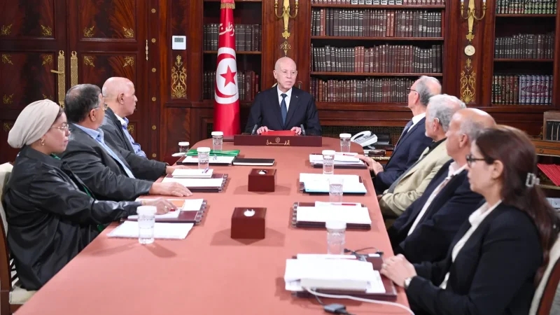 رئيس الجمهورية يتسلم التقرير الأولي للجنة 'إيجاد الحلول للوضع بقابس'