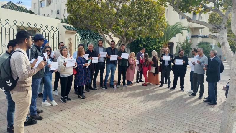 وقفة احتجاجية للصحفيين بصفاقس دفاعا عن حرية التعبير واستقلالية الاعلام