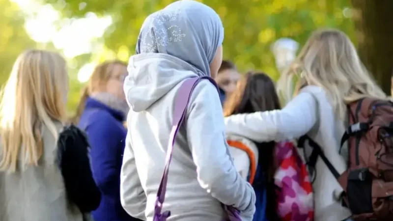 النمسا: حظر الحجاب للتلميذات دون سن الـ14 وخطايا تنتظر الأولياء!