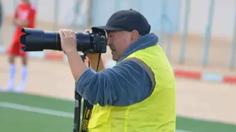 العم نور الدين.. 'محبوب' أحباء الرياضة يواصل هوايته رغم تقدمه في السن