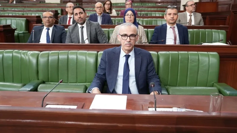 عصام الأحمر: تسوية وضعيات نحو 92 ألف عامل في إطار تنظيم عقود العمل