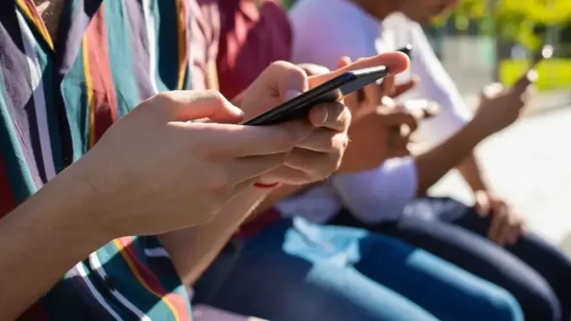 ماليزيا تعتزم حظر استخدام وسائل التواصل الاجتماعي لمَن هم دون 16 عاما