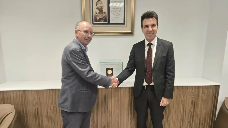 سفير الاتحاد الأوروبي يثمن دور اتحاد الشغل في دعم الحوار الاجتماعي