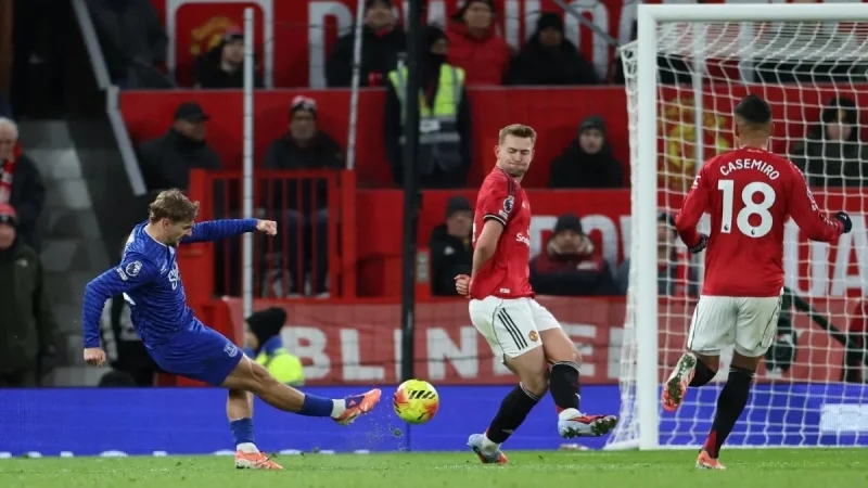 الدوري الانقليزي: إيفرتون يكبّد مانشستر يونايتد هزيمة جديدة