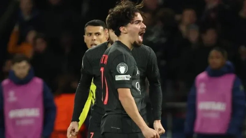 PSG renverse Tottenham avec un triplé de Vitinha