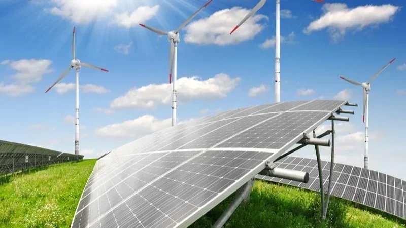 الكنزاري: ارتفاع نسبة إنجاز مشاريع الطاقات المتجددة إلى 12% في 2026