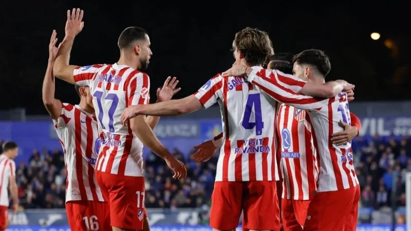 تغريم أتليتيكو مدريد بسبب سلوك مشجعيه 'العنصري' ضد أرسنال