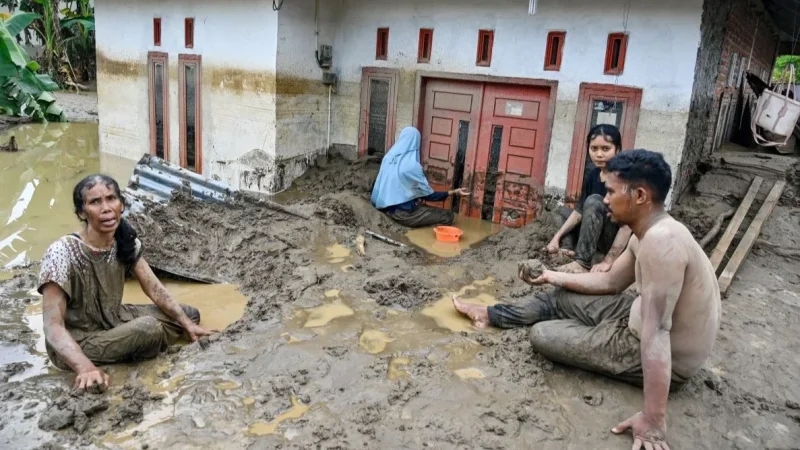 أندونيسيا: أكثر من 300 قتيل بسبب الفيضانات