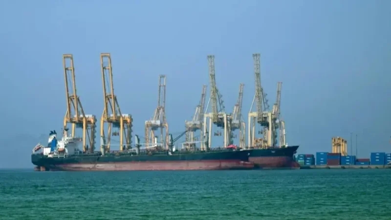 إيران تصادر سفينة أجنبية بتهمة تهريب الوقود