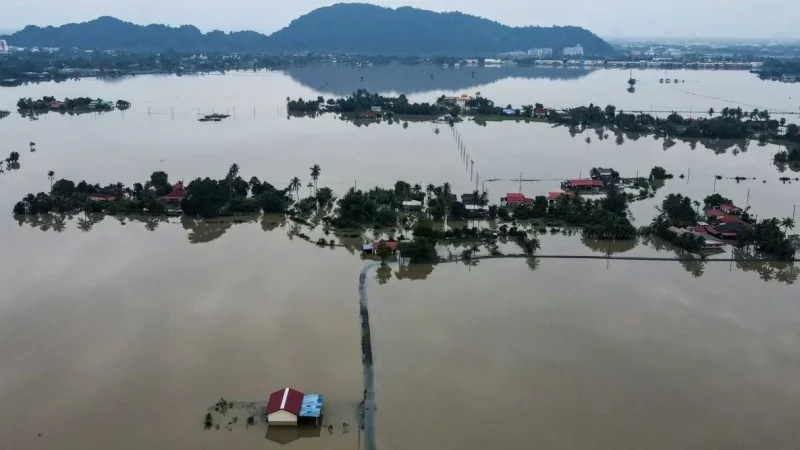 إندونيسيا: حصيلة قتلى الفيضانات تتخطى الـ500