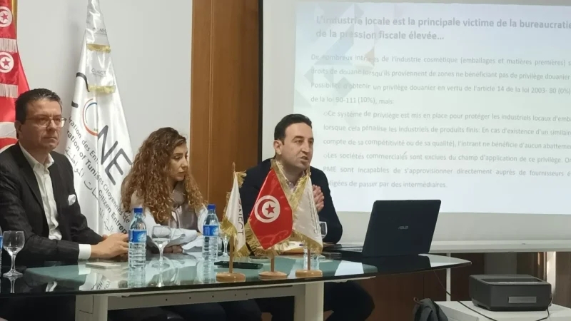 مجمع مصنعي مواد التجميل يطالب بحل الإشكالات الجبائية لضمان استدامتهم