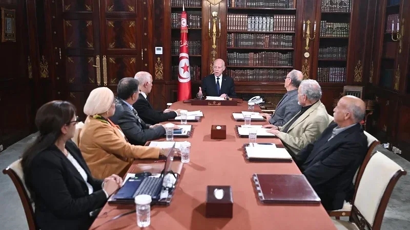 رئيس الجمهورية: مؤسسة واحدة تحتكر صفقات تركيب العازل بالمجمع الكيميائي