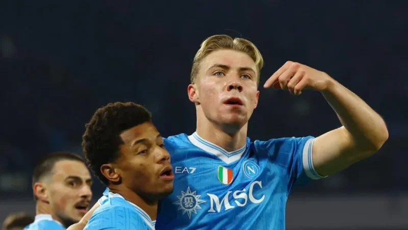 نابولي يتصدر البطولة الإيطالية بفضل ثنائية هويلوند أمام جوفنتوس