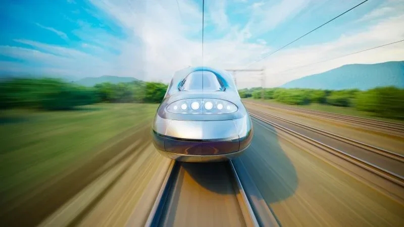 السعودية وقطر تُوقّعان اتفاقية لإنشاء قطار سريع يربط الدولتين