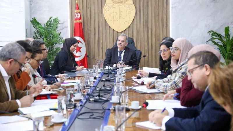 جلسة عمل لمُتابعة تقدّم المراحل الإجرائية لمشروع بناء ملعب المنزه