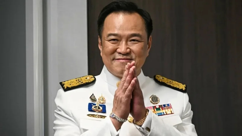 رئيس وزراء تايلاند يحلّ البرلمان