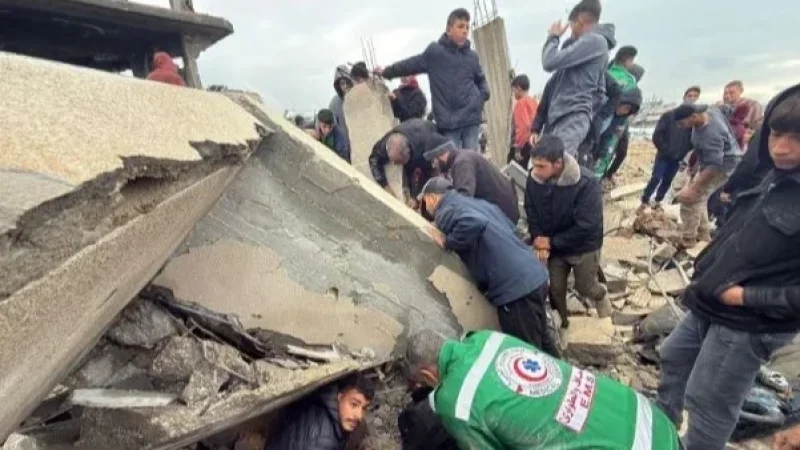 عاصفة تضرب غزة: انهيارات واسعة و14 شهيدا في ساعات