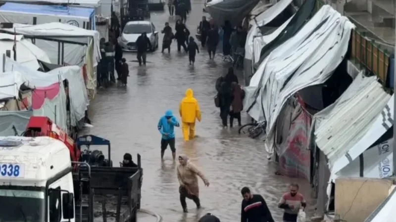 غزة: تضرر أكثر من ربع مليون نازح بسبب منخفض 'بيرون'