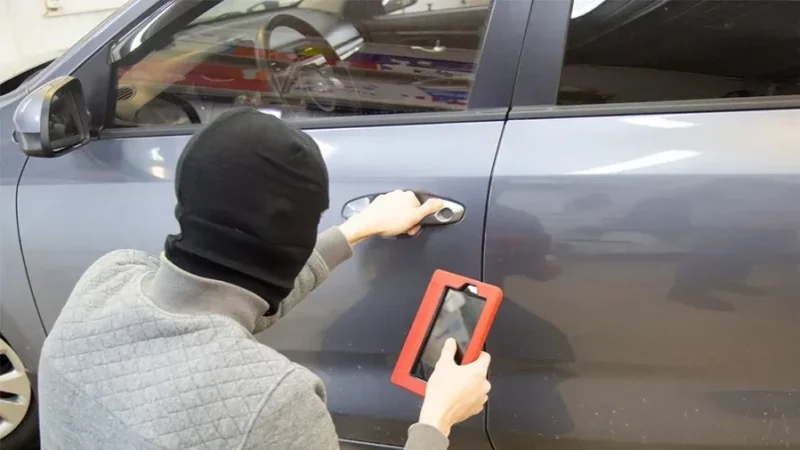 القبض على مشتبه به في ارتكاب سلسلة سرقات تستهدف سيارات بجهة المنار