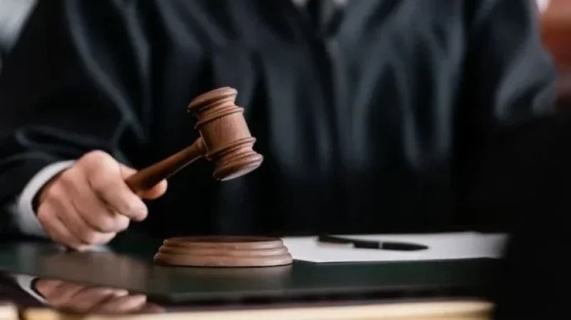 السجن لستة متهمين في قضية محاولة تهريب رجلَيْ أعمال ممنوعين من السفر