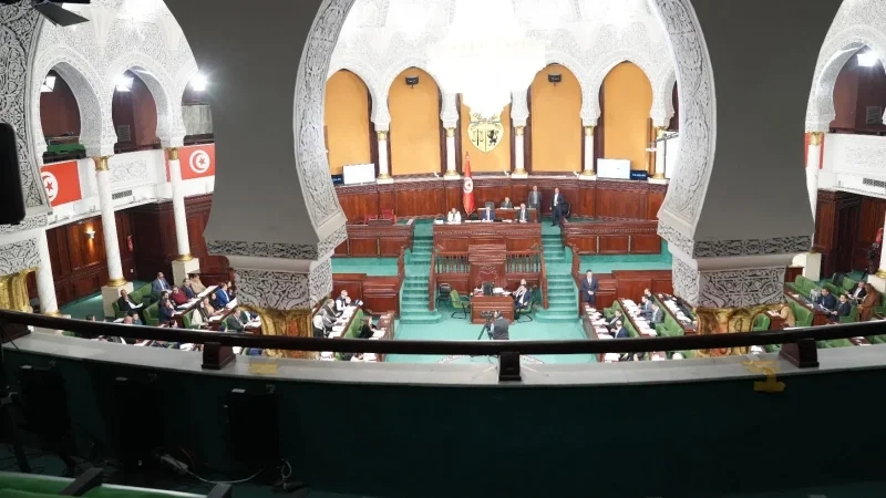 البرلمان يُصادق على قانون انتداب خريجي التعليم العالي ممن طالت بطالتهم