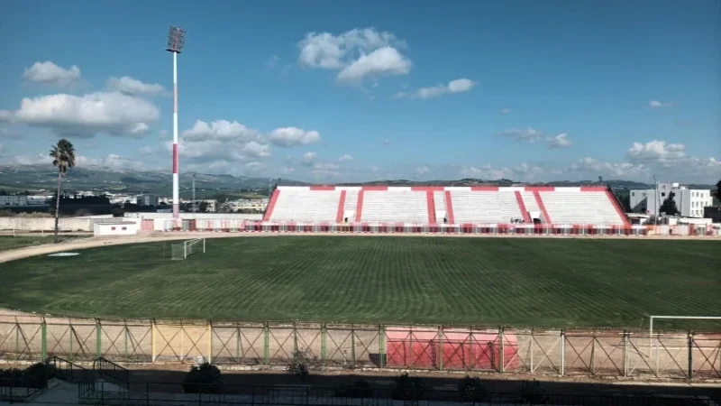 انطلاق تدعيم ملعب بوجمعة الكميتي بباجة بالعشب الشتوي