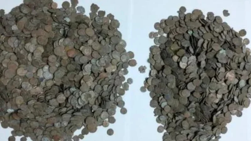 حجز كنز أثري نادر في صفاقس يضم آلاف القطع النقدية الرومانية