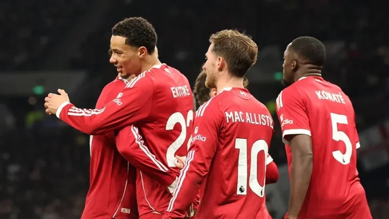 Premier League: Liverpool s'impose dans la douleur face à Tottenham