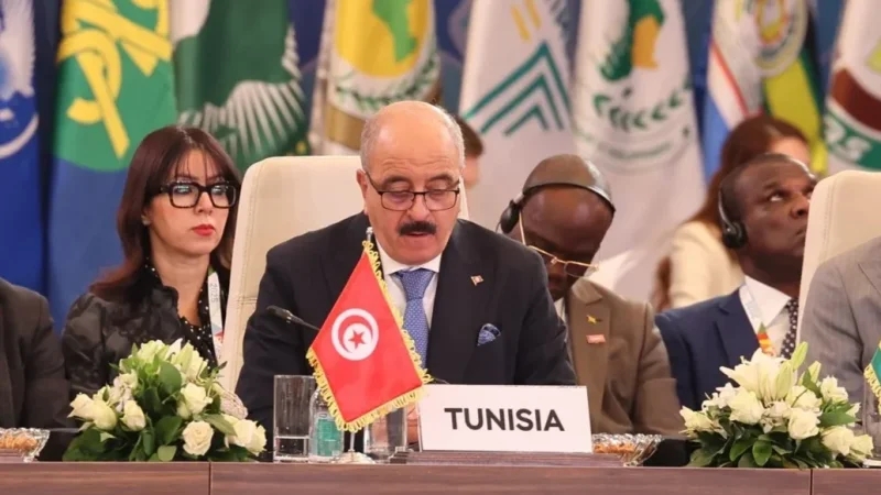 النفطي يدعو الدبلوماسيين إلى دعم تونس في الترويج لزيت الزيتون