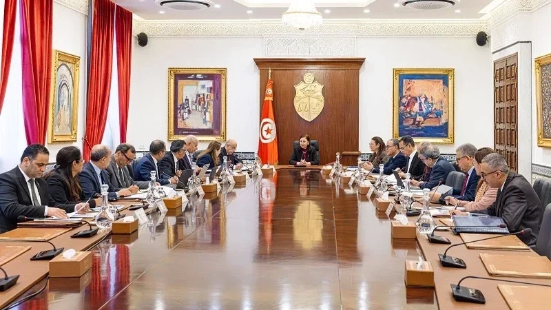 الموافقة على إنجاز مشاريع إنتاج الكهرباء من الطاقات المتجددة بعدة جهات